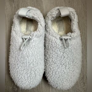 UGG Plushy Shearling Slipper women’s size 5